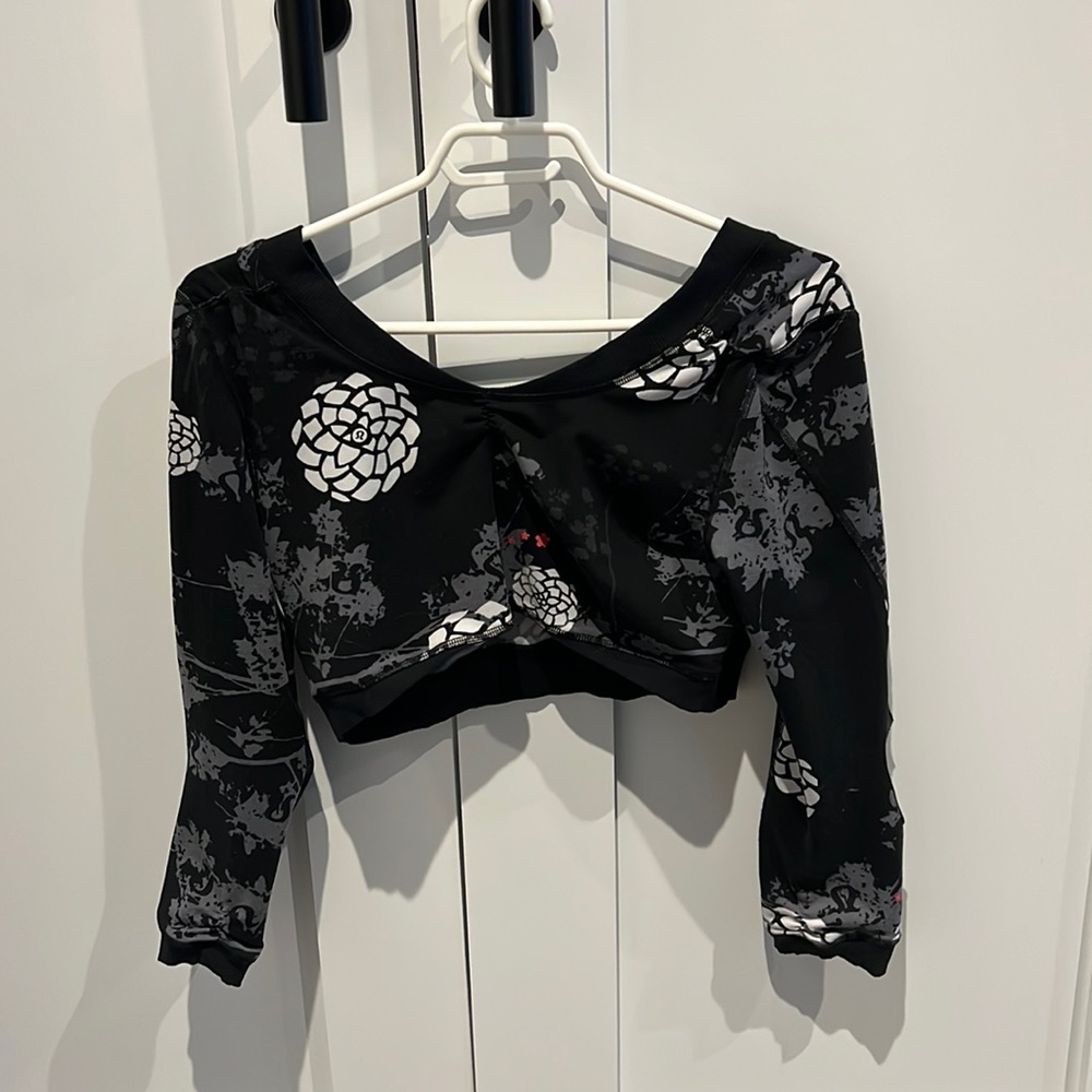 LULULEMON Crop Top Cover Up - 3/4 Sleeve with slit elbows - Vintage Item!